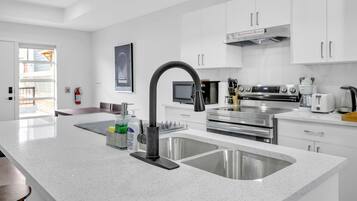 Standard Villa, City View | Private kitchen