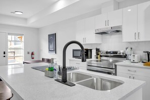 Standard Villa, City View | Private kitchen - yyc villas (Calgary)