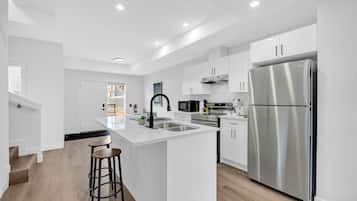 Standard Villa, City View | Private kitchen