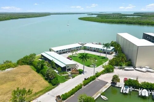 Peaceful Goodland, FL Stay: 1BR/1BA with Sunroom Daybed, 10 Min to Marco Island