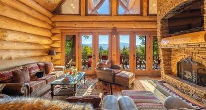 Sleeps 26 Pampered Guests 2 Hot Tubs 15 Min Gatlinburg 8 BR 9.5 Bath Theater