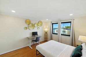 3 bedrooms, desk, iron/ironing board, travel cot