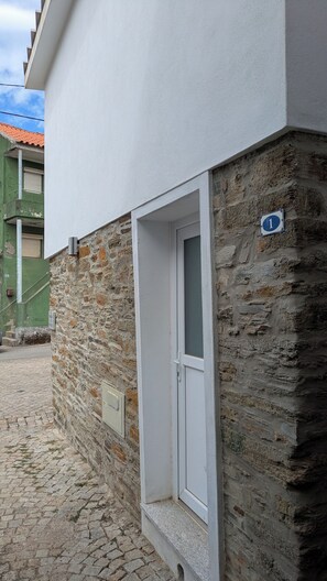 Exterior detail - Starlight Villa - Rooftop Terrace Townhome with AirCon in Pinheiro de Coja (Pinheiro de Coja)