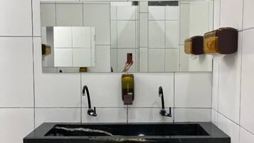 Suíte família | Banheiro