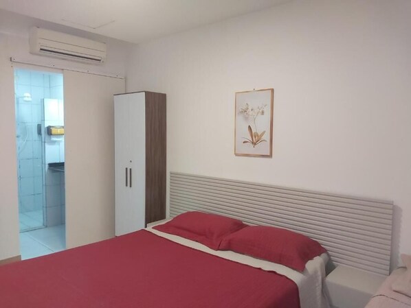 Family Suite | Iron/ironing board, free WiFi