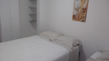 Quarto triplo | Ferros/tábuas de passar roupa, Wi-Fi de cortesia