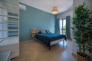 5 bedrooms, iron/ironing board, free WiFi, bed sheets