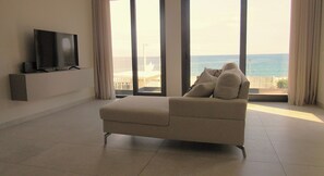 TV - Nadir Holiday Home (Avola)