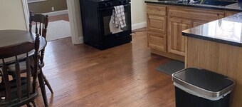 Perfect 2-bedroom house with AC in lovely Erie