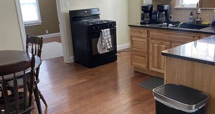 Perfect 2-bedroom house with AC in lovely Erie