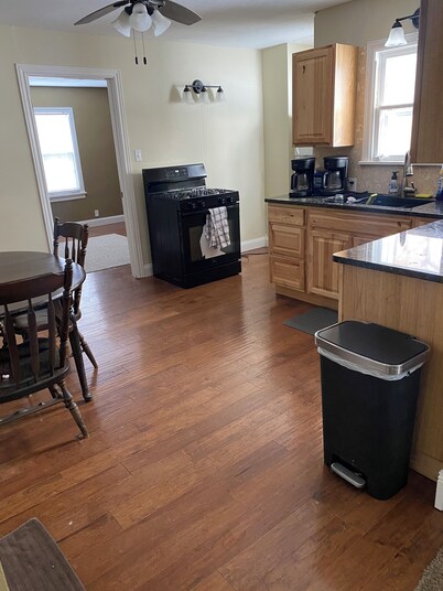 Perfect 2-bedroom house with AC in lovely Erie