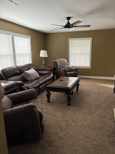 Perfect 2-bedroom house with AC in lovely Erie