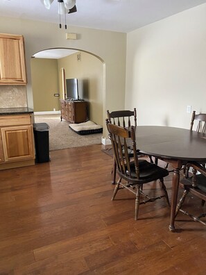 Dining - Perfect 2-bedroom house with AC in lovely Erie (Erie)