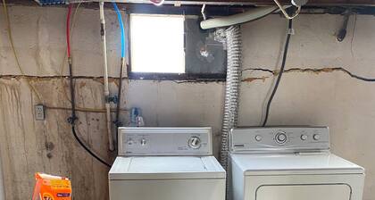 Perfect 2-bedroom house with AC in lovely Erie