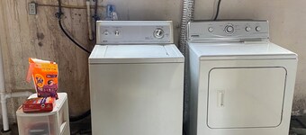 Perfect 2-bedroom house with AC in lovely Erie