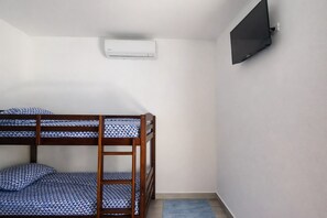 公寓, 1 間臥室, 泳池景觀 | 免費無線上網