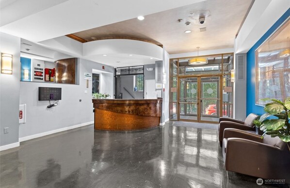 Lobby - Awesome apartment in Seattle at walking distance from SCC - free parking. (Seattle)