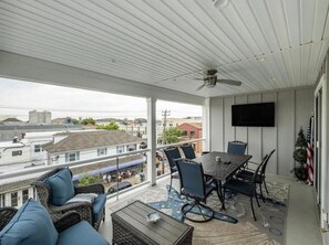 Outdoor dining - Spacious, 5 Bedroom/3.5 Bath In The Hear of Ocean City (Ocean City)