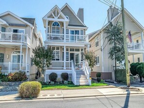 Exterior - Spectacular Southend 3BR Condo • Sleeps 7 • Rooftop Deck & Parking (Ocean City)