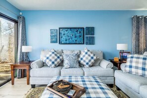 TV, caminetto, studio