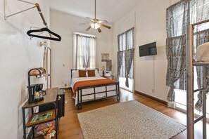 16 bedrooms, iron/ironing board, WiFi, bed sheets - New Orleans Grand Holy Cross Mansion 16BR,9BA Walk to Riverfront Private Parking (New Orleans)