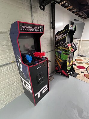 Games room - Welcoming 4-bedroom house with AC in vibrant Omaha (Omaha)