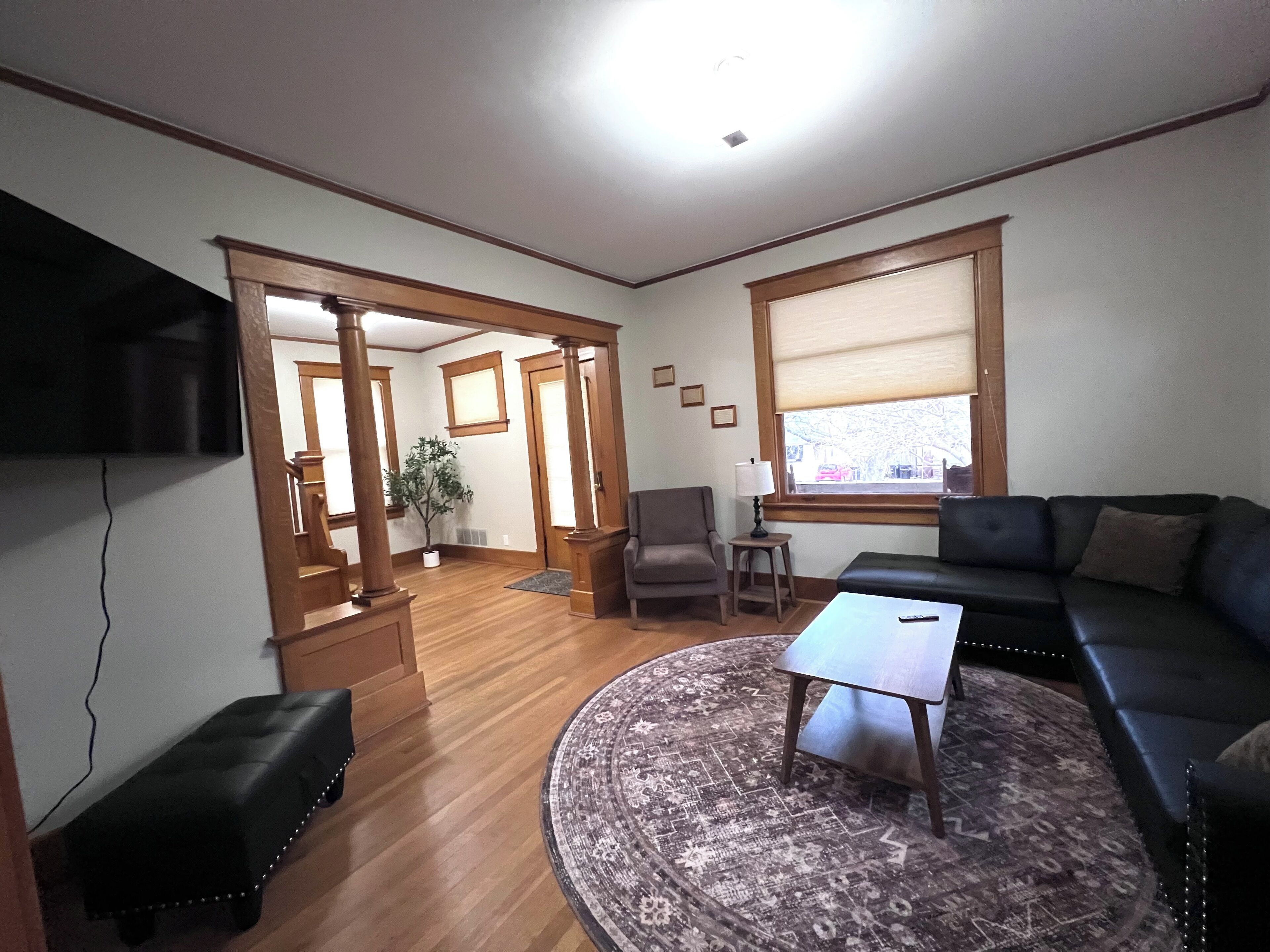 Smart TV, futbolito, libros, videoteca