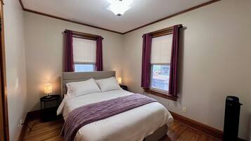 4 slaapkamers, een strijkplank/strijkijzer, reisbedje, gratis wifi