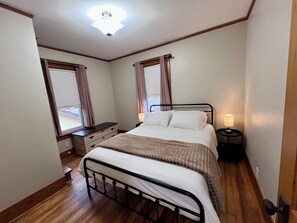 4 habitaciones, tabla de planchar con plancha y cuna de viaje 