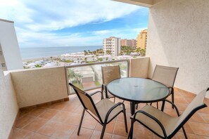 Outdoor dining - Delphin 504 Las Palmas Resort (Puerto Peñasco)