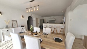 Dining - Vaux-sur-Mer – SINGLE-STORY HOUSE – COMFORT  et  COZY AMBIANCE – POOL (VAUX SUR MER)