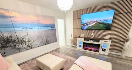 Fort Myers Coastal Retreat Hot Tub Yard Games