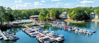 Stylish & Modern 2 BR Condo with Fairway Views of Golf Course, close to Clemson