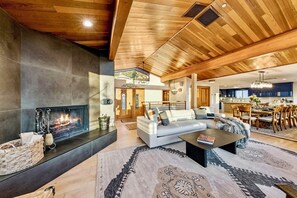 Smart TV, fireplace, video games, table football - Luxe55 Lake Tahoe Luxury View Estate Panoramic Lake Views, Near South Lake Tahoe & Heavenly (Zephyr Cove)