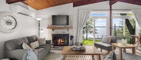 Fernseher, Kamin, Arbeitsbereiche