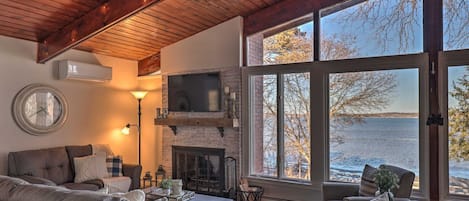 TV, fireplace, offices