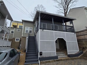 Exterior - Adorable 1-bedroom house with Ocean Views on a Peninsula Northeast of Boston (Nahant)