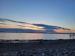 Beach - Adorable 1-bedroom house with Ocean Views on a Peninsula Northeast of Boston (Nahant)
