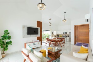 Smart TV, ping pong - 3-bedroom villa in Sosua with cool AC breeze (Sosua)