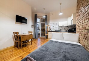 Iron/ironing board, WiFi, bed sheets - Garbary Studio with Mezzanine (Poznań)