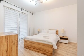 Iron/ironing board, WiFi, bed sheets - Strzelecka Bright Apartment (Katowice)
