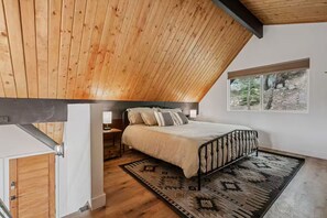 Tabla de planchar con plancha, wifi y ropa de cama 