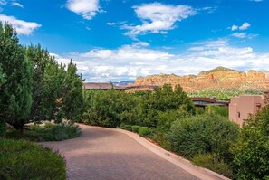 Property grounds - Luxury Estate with 4 Master Suites, Heated Pool, Media Room, near Golf Resorts (Sedona)