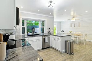 Fridge, microwave, stovetop, dishwasher - New 4BR Oasis, Walk to Park, SJ/Campbell Border (Campbell)