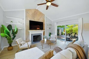 Smart TV, table football, computer monitors - New 4BR Oasis, Walk to Park, SJ/Campbell Border (Campbell)
