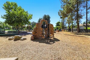 Property grounds - New 4BR Oasis, Walk to Park, SJ/Campbell Border (Campbell)