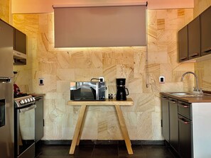 Private kitchen - LA ESTANCIA, House EA Oaxaca, Historic Center, Balcony with Mountain View (Oaxaca de Juárez)