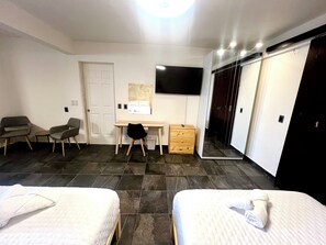 Iron/ironing board, free WiFi, bed sheets - LA ESTANCIA, House EA Oaxaca, Historic Center, Balcony with Mountain View (Oaxaca de Juárez)