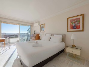 3 bedrooms, iron/ironing board, WiFi, bed sheets - Apartment 117 sq2 with sea view - 3 bedrooms, 3 bathrooms - Cannes (Cannes)