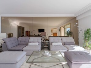 TV - Apartment 117 sq2 with sea view - 3 bedrooms, 3 bathrooms - Cannes (Cannes)